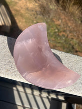 Load image into Gallery viewer, Rose Quartz Moon Dish