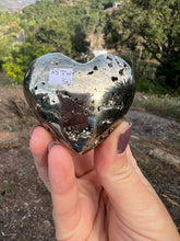 Load image into Gallery viewer, Pyrite Heart w Druzy Pockets