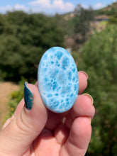 Load image into Gallery viewer, Larimar Rounded Palmstone 110C