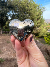 Load image into Gallery viewer, Pyrite Heart w Druzy Pockets