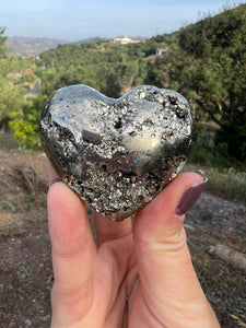 Pyrite Heart w Druzy Pockets