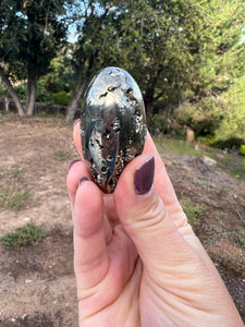 Pyrite Heart w Druzy Pockets