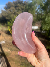 Load image into Gallery viewer, Rose Quartz Moon Dish