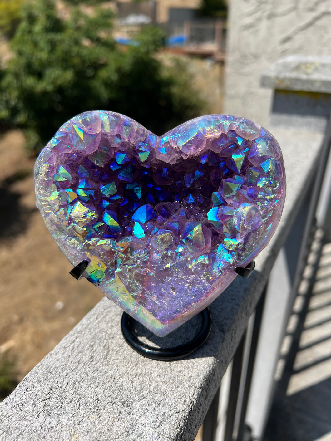 Aura Amethyst Heart With Stand