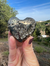 Load image into Gallery viewer, Pyrite Heart w Druzy Pockets