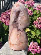 Load image into Gallery viewer, Lavender Pink Amethyst Cut Base