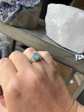 Load image into Gallery viewer, Labradorite Flashy Sterling Silver Ring