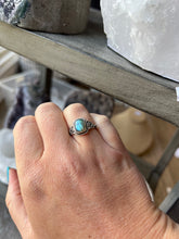 Load image into Gallery viewer, Labradorite Flashy Sterling Silver Ring