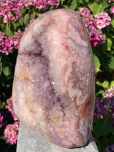 Load image into Gallery viewer, Lavender Pink Amethyst Cut Base