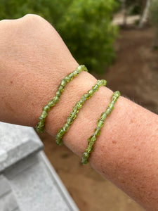 Peridot irregular chips Bracelet 4mm