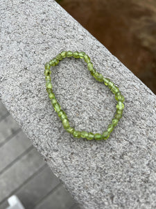 Peridot irregular chips Bracelet 4mm